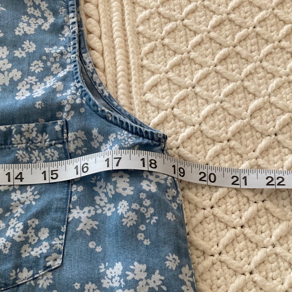 Blue Floral Button Down Sleeveless Shirt - Picture 9 of 10